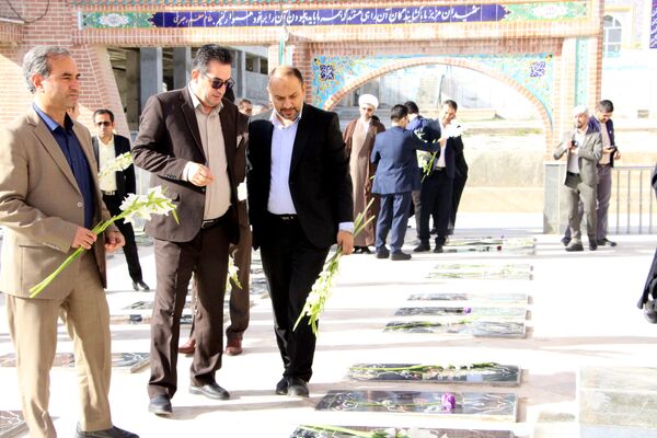 حضور معاون پرورشی و فرهنگی وزیر آموزش و پرورش در گلزار شهدای بجنورد