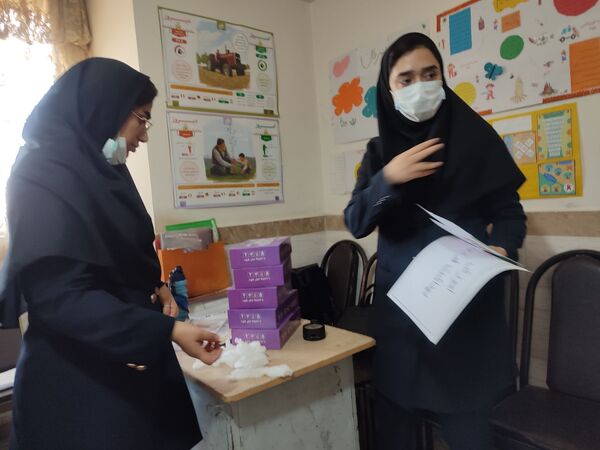 اجرای طرح سلامت دهان و دندان و فلوراید تراپی در مدرسه مریم بهارستان دو 
