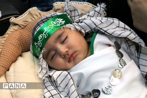 تجدید پیمان مادران قرچکی با آرمان‌های عاشورا در مراسم شیرخوارگان حسینی