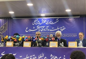 آزادی و حقوق ملت در اندیشه رهبری مبنای نظری و اجرایی دارد