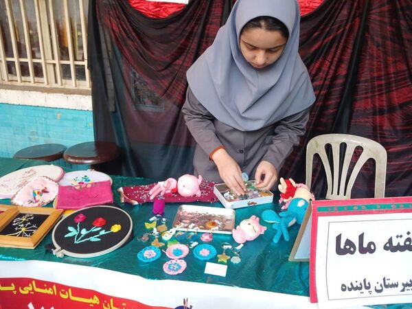 برگزاری رویداد "هفته ماها" در دبیرستان پاینده اهواز
