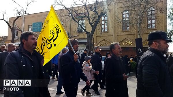 مشت هایی که با فریاد انتقام بالا می آمدند 