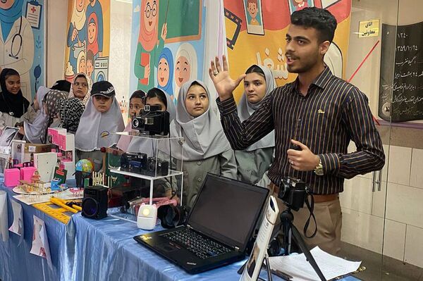 برگزاری نمایشگاه به مناسبت هفته مشاغل، در دبستان کودک مسلمان