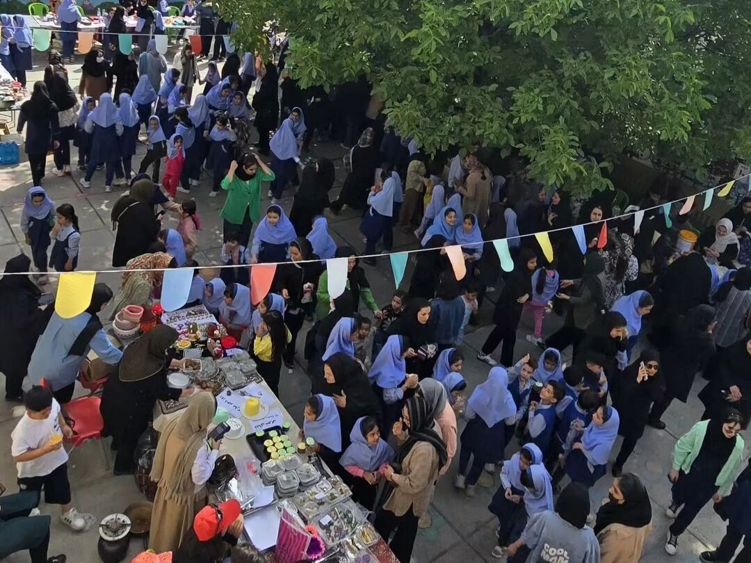 برپایی بازارچه کسب و کار در دبستان غیردولتی مهرو ماه آشخانه 
