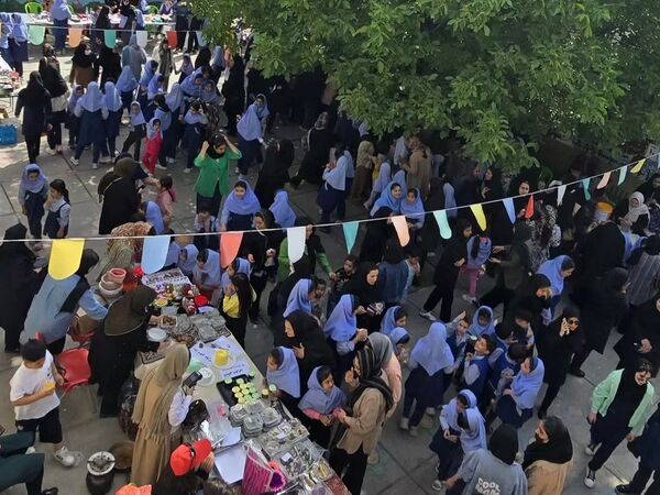 برپایی بازارچه کسب و کار در دبستان غیردولتی مهرو ماه آشخانه 