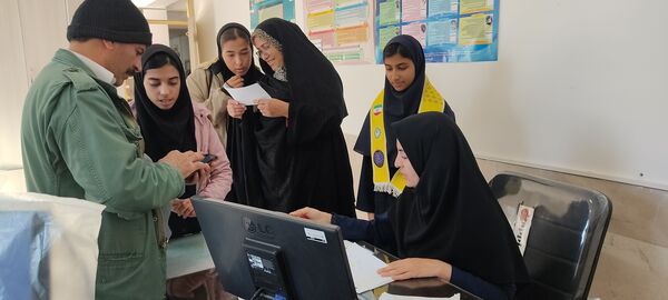 ارائه بیلان ترم اول و عملکرد تحصیلی دانش‌آموزان دبیرستان شهید مجید دهنوی نیشابور
