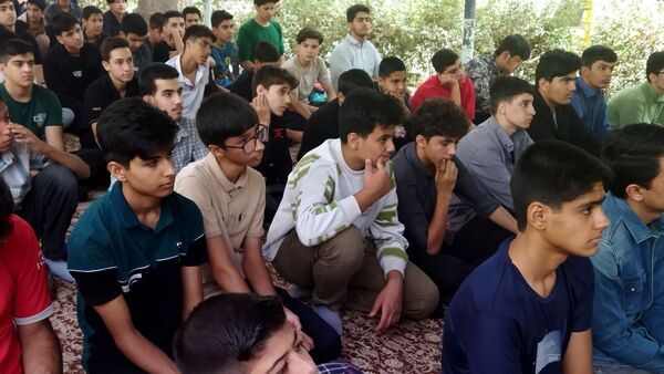 اولین نماز جماعت پایه دهمی ها همراه با کادر دبیرستان شاهد ابوذر غفاری 