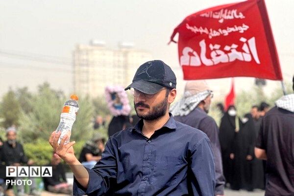 تشییع پیکر رهبر شهید در قم و جمکران