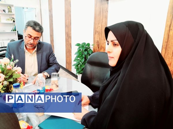 جلسه استانی دومین دوره مسابقه ملی دانش‌آموزان حافظ خوان ایران در بوشهر