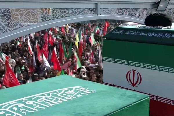 اشک‌ها و بغض‌های میلیونی در مسیر تشییع پیکر مطهر رهبر شهید