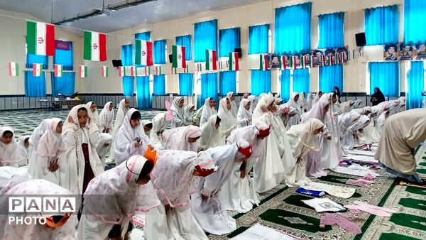 جشن باشکوه تکلیف دانش‌آموزان مدارس «ام‌البنین» و «کوثر» بخش دیشموک در مصلی امام خمینی (ره)