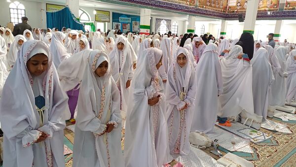 جشن تکلیف ۵۰۰ دانش‌آموز دختر شهرستان قلعه گنج