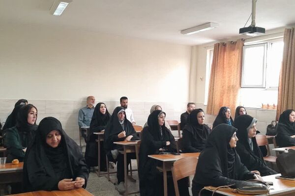 جلسات آموزشی در دبیرستان شاهد علامه طباطبایی ناحیه 2 شهرری 
