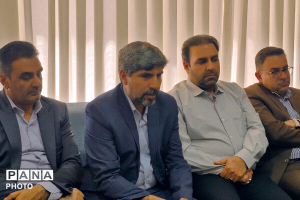 هم‌اندیشی فرهنگی و تربیتی مسئولان آباده با محوریت نماز
