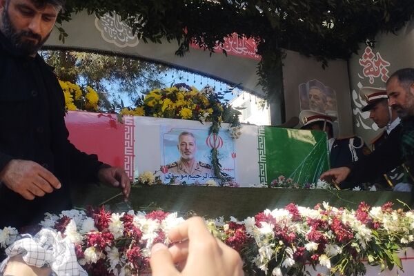 آرام گرفتن پیکر شهید سپهبد عبدالرحیم موسوی در حریم امن فاطمی
