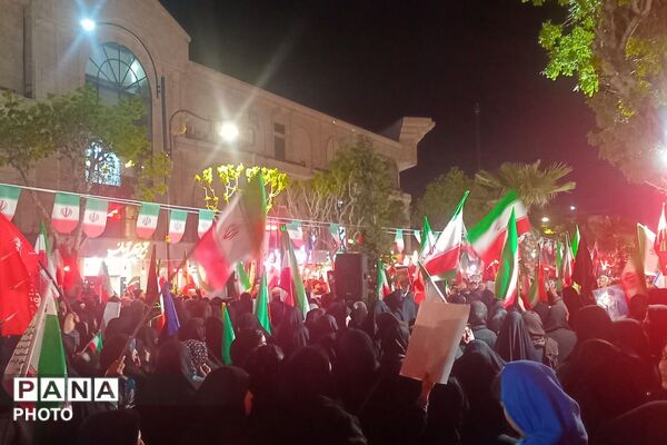 همدلی و حضور پرشور مردم و کودکان بهارستانی در راهپیمایی شبانه«جنگ رمضان»