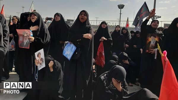  تهران در سوگِ رهبر شهید ایستاد