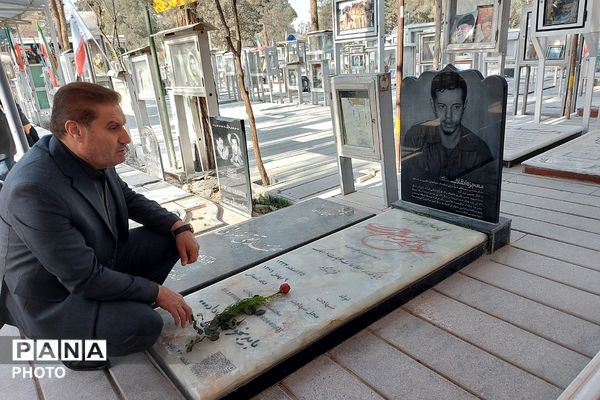 تجدید میثاق معاونین پرورشی، مربیان تربیتی و مشاورین مدارس کهریزک با آرمان‌های امام راحل و شهدا