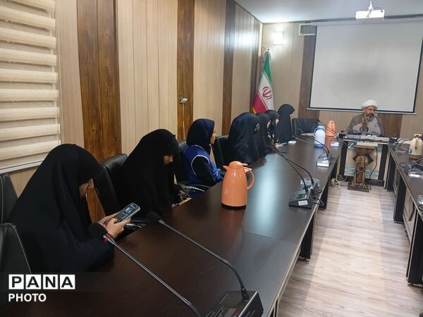 جلسه توجیهی و آموزشی دانش‌آموزان خبرنگار پانا اعزامی  استان البرز به مراسم وداع و تشییع قائد امت 