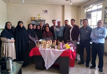 جشن تجلیل از معلمان صبوری که نسل آینده ایران را تربیت می‌کنند