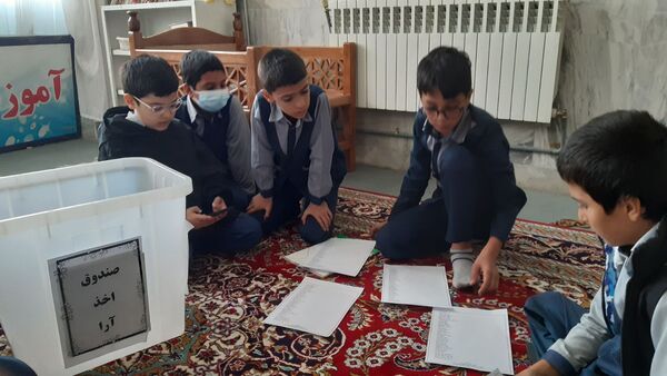  انتخابات شورای دانش آموزی در مدرسه فرهنگ شهیدان تهامی خلیل آباد