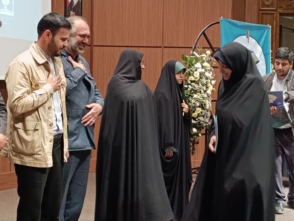 مراسم تقدیر از دانش‌آموزان و مدیران مدارس فعال در طرح گام‌های عاشقی
