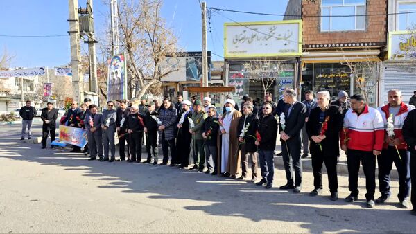 گلباران تمثال مبارک حضرت امام خمینی (ره) در سالروز ورود تاریخی و آغاز دهه فجر انقلاب اسلامی ایران 