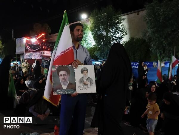 از تجمع تا ایستادگی؛ حضور مردم در چهارراه بعثت برای دفاع از ایران