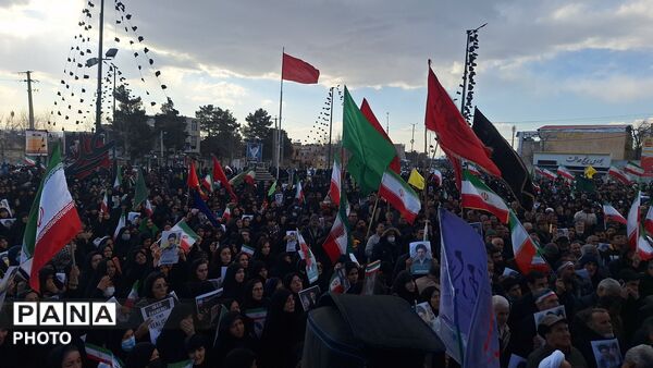 مراسم بیعت مردم ملایر با آیت‌الله سید مجتبی خامنه‌ای