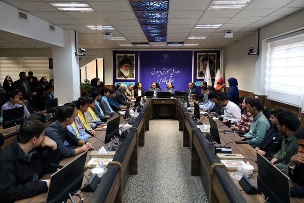 دیدار معاون پرورشی و فرهنگی وزارت آموزش‌وپرورش با نمایندگان پسر تشکل‌های دانش‌آموزی شیراز