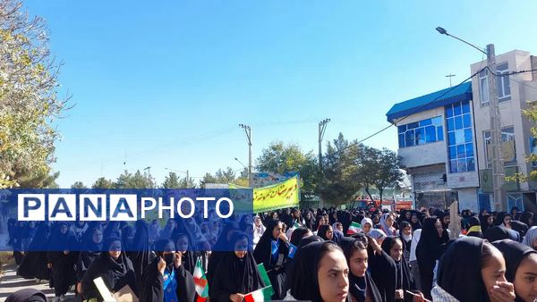 استکبار ستیزی از جنس راهپیمایی در زاوه