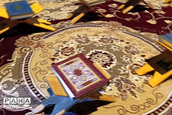محفل انس با قرآن دانش‌آموزی در بزرگداشت مقام رهبر شهید در بجنورد