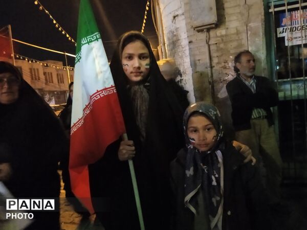 دهه نودی ها صحنه اجتماعات را زیباتر کردند