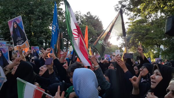 جلوه‌هایی از اجتماع مردم بجنورد در تجلیل از بانوی شجاع رسانه ملی