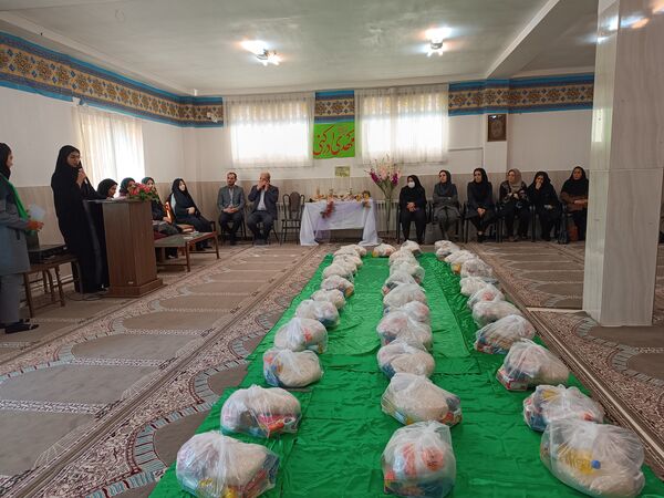 تهیه و توزیع بسته‌های معیشتی بین نیازمندان