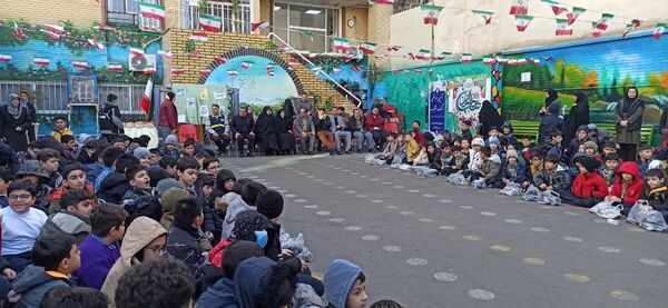 طنین زنگ انقلاب در طلیعه دهه فجر در منطقه ۱۰