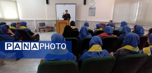 بازدید دانش‌آموزان پیشتاز از شعبه تامین اجتماعی شهرکرد