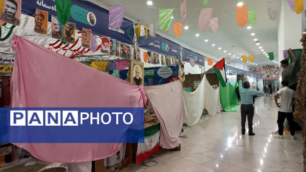 آماده‌سازی غرفه‌های نمایشگاه هفته دفاع مقدس استان قم