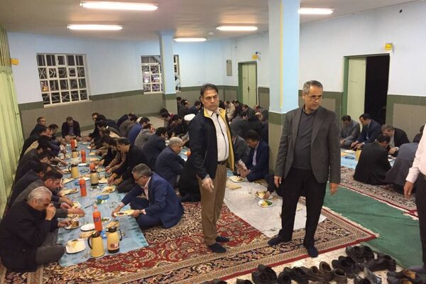 مراسم افطاری در دبیرستان نمونه آیت الله خامنه ای