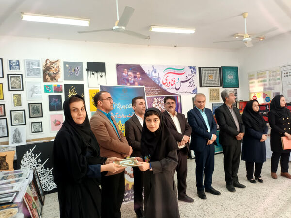 تقدیر هم‌زمان با هفته پژوهش و فناوری از ۱۵ معلم و دانش‌آموز پژوهشگر برتر در بهبهان 