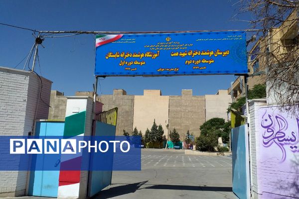 زیباسازی مدارس ملارد به منظور استقبال از دانش‌آموزان با محیطی شاد و تجهیزات نو 