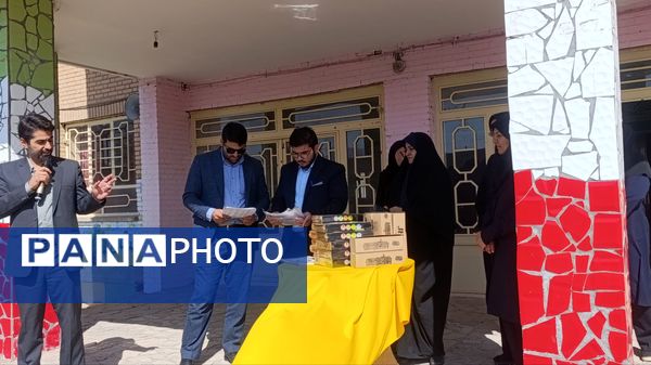 تقدیر از برگزیدگان مسابقات قرآن، عترت و نماز در دبیرستان حضرت سکینه 