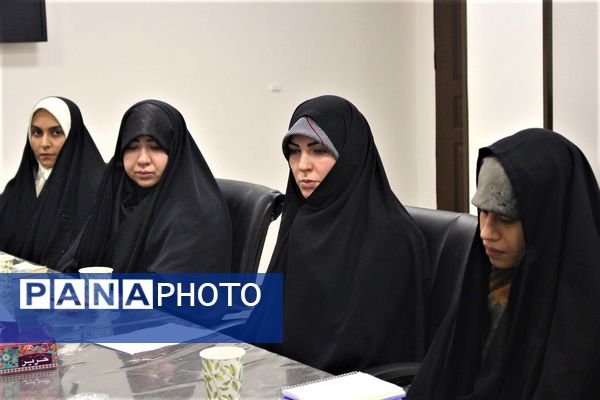 محفل شعر بانوان «رحیل» ویژه کودکان شهید 