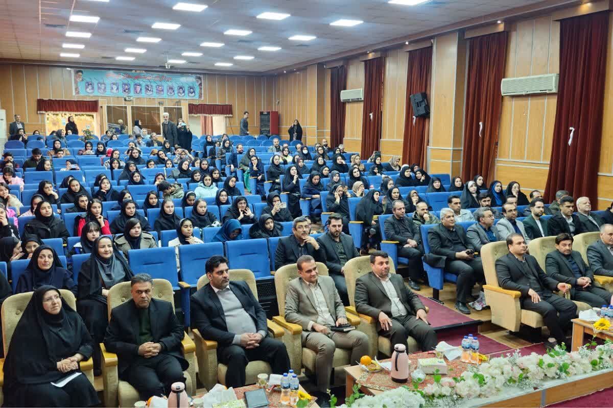 آیین تجلیل و اختتامیه طرح‌های آموزشی معاونت آموزش متوسطه و برگزیدگان رتبه‌های برتر آموزشی در قرچک