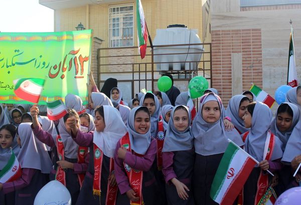 حضور پرشور تشکل های دانش آموزی در راهپیمایی ۱۳ آبان