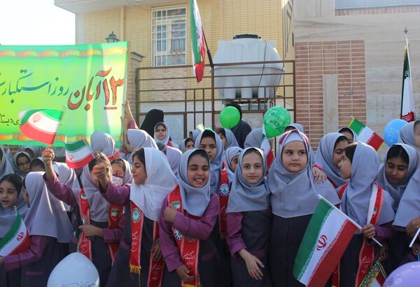 حضور پرشور تشکل های دانش آموزی در راهپیمایی ۱۳ آبان