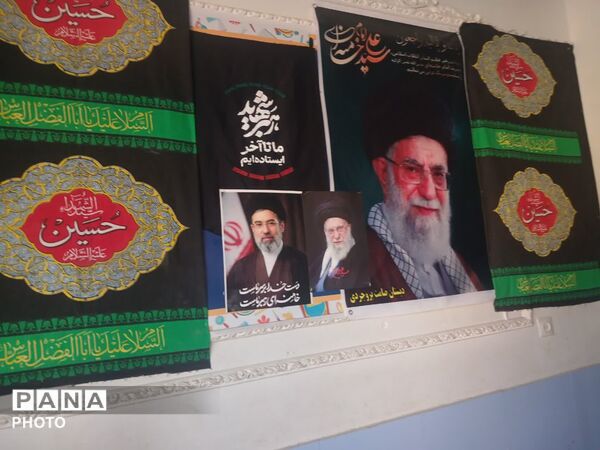 اجرای طرح شهید عجمیان در مدارس بروجرد؛ رنگ‌آمیزی جهادی مدارس با حضور دانش‌آموزان و دانشجویان