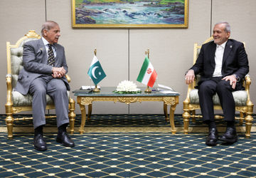 تأکید سران ایران و پاکستان بر تقویت همکاری‌های مشترک و تسریع در اجرای توافقات فیمابین