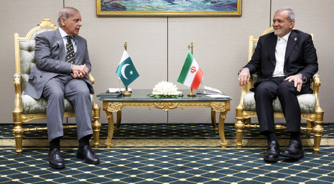 تأکید سران ایران و پاکستان بر تقویت همکاری‌های مشترک و تسریع در اجرای توافقات فیمابین