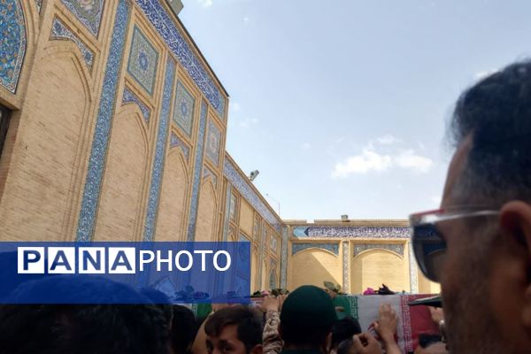 تشییع پیکر شهید دانش‌آموز در شاهچراغ(ع)